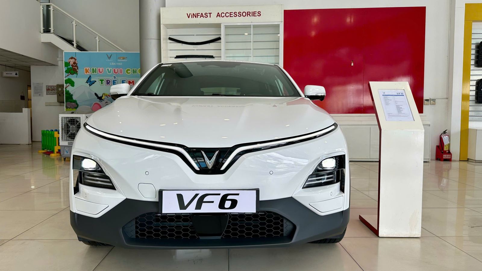 vf6plus-2026-mau-trang